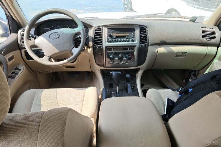 Used Toyota Land Cruiser 2005 4.5L Automatic GX Center Console