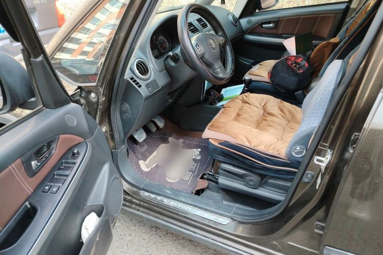 Used Suzuki SX4 2012 1.6L Manual Ruiqi Model Driver Seat