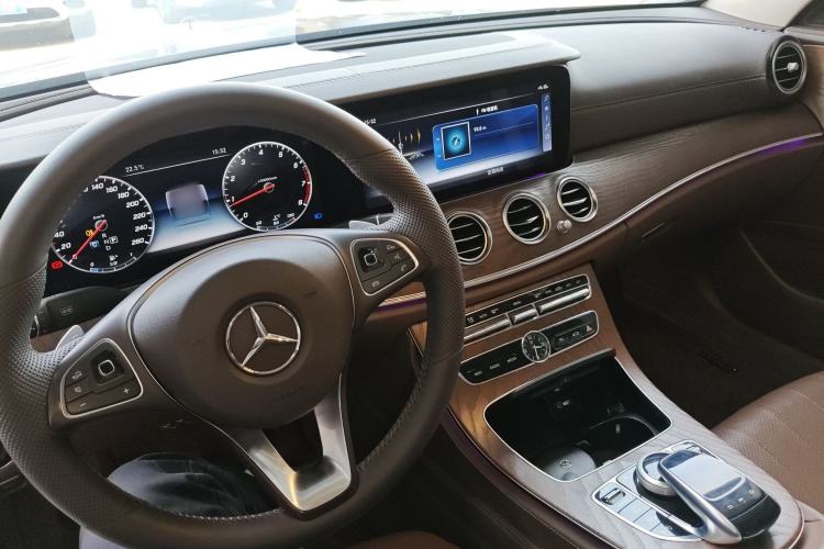 Used Mercedes-Benz E-Class 2016 E 300 L Stylish Model Center Console