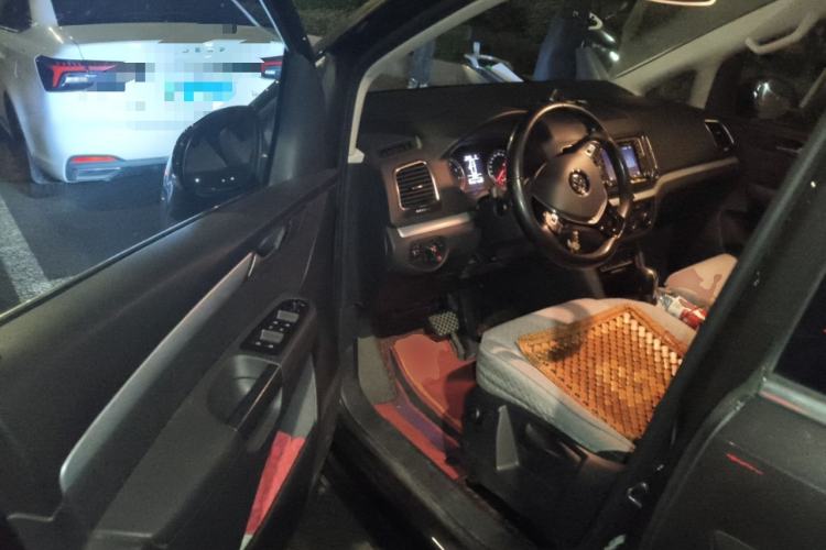 Used Volkswagen Sharan 2016 280TSI Enjoyment Model 7-Seater
