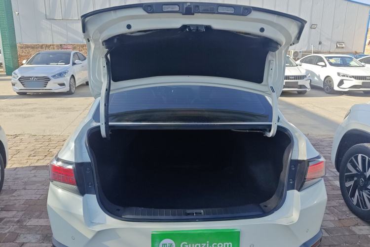 Used Venucia D60 2019 100 000 Glory 1.6L XL Manual Chenku Edition China VI Trunk