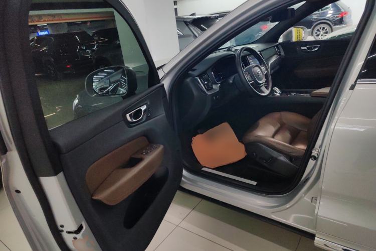 Used Volvo XC60 2022 B5 4x4 Zhiyi Luxury Edition
