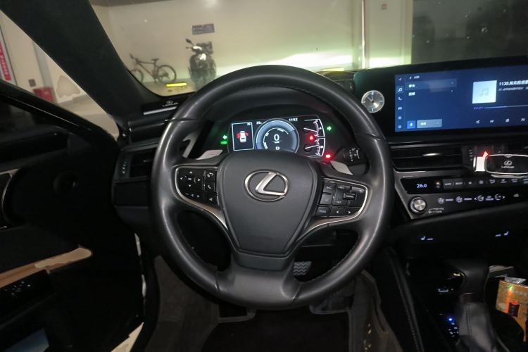 Used Lexus ES 2022 300h Excellence Edition Steering Wheel