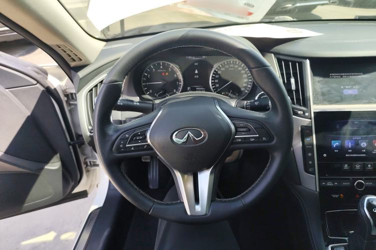Used Infiniti Q50L 2018 2.0T Enjoyment Version China VI Standard

