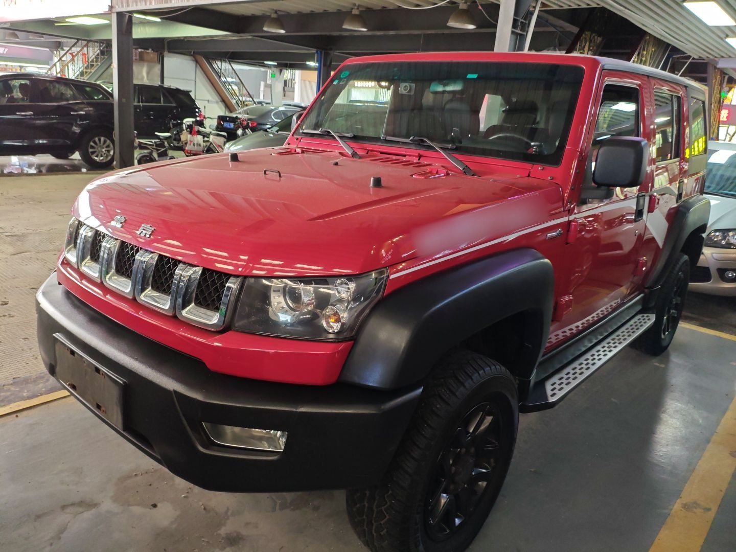 تحت مقدمة السيارة