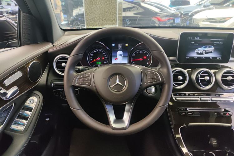 Used Mercedes-Benz GLC 2019 GLC 260 L 4MATIC Dynamic Model