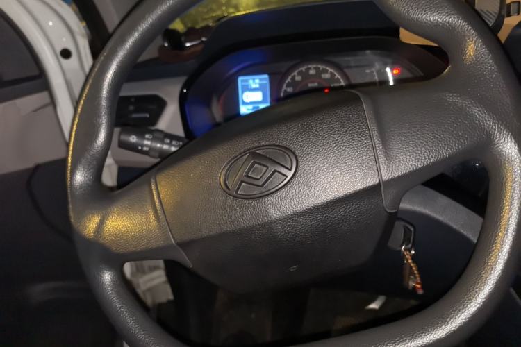 Used SAIC MAXUS EV30 2023 Pure-Electric Smart Logistics Expert with Long Wheelbase—Equipped with CATL Power Battery Steering Wheel