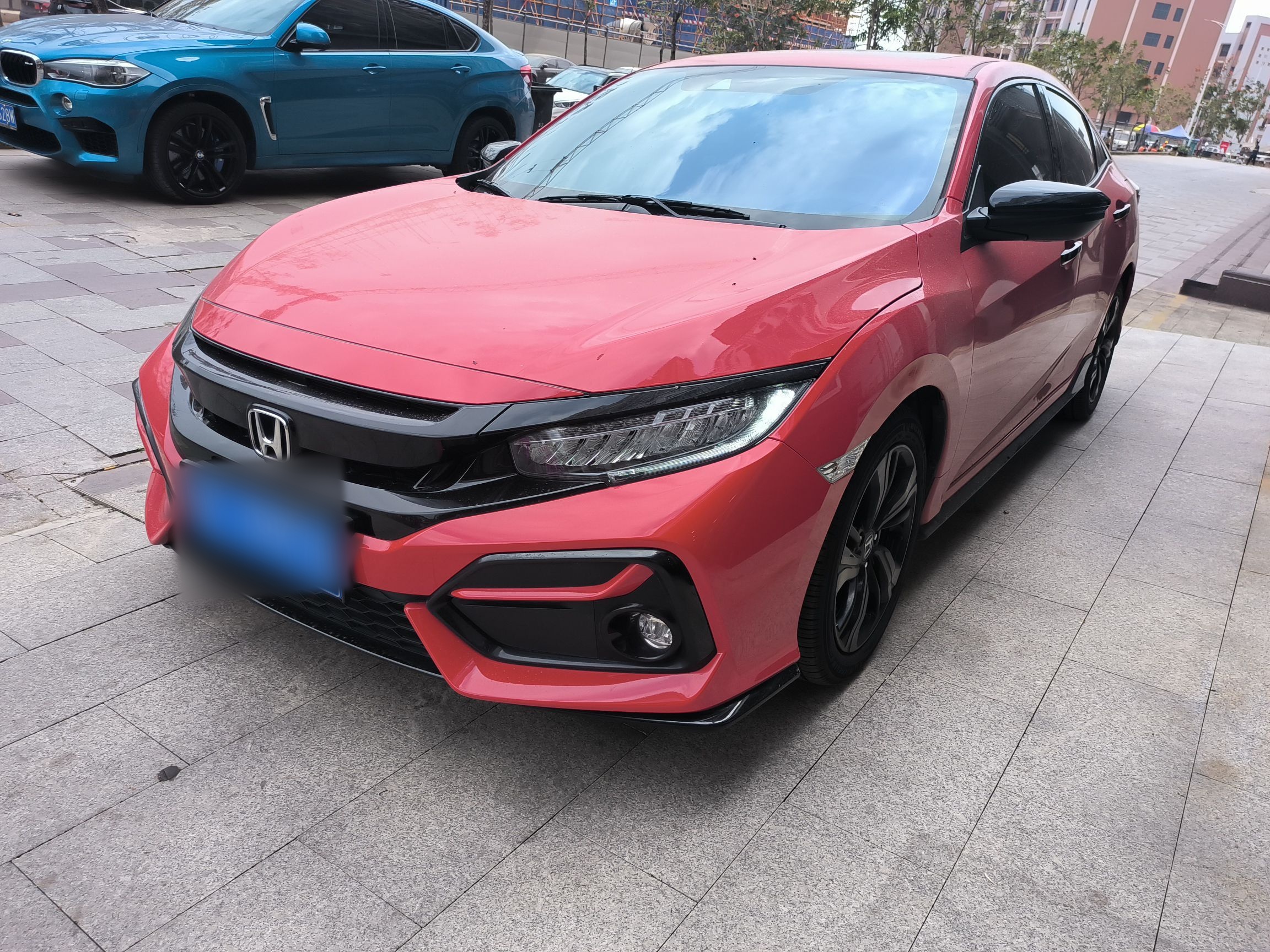 تحت مقدمة السيارة