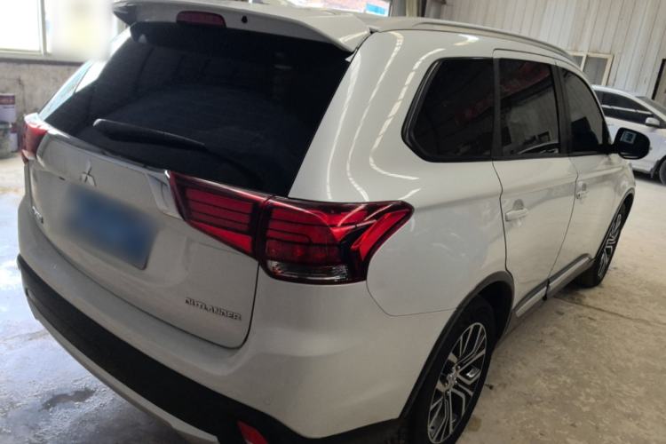 Used Mitsubishi Outlander 2018 2.0L Two-Wheel Drive Glory Edition 5 Seats