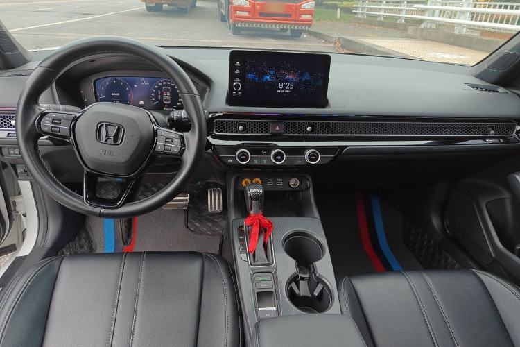 Used Honda Civic 2022 240TURBO CVT Dynamic Edition Center Console