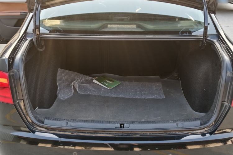 Used Volkswagen Lavida 2013 Revised Classic 1.6L Manual Fashion Edition Trunk