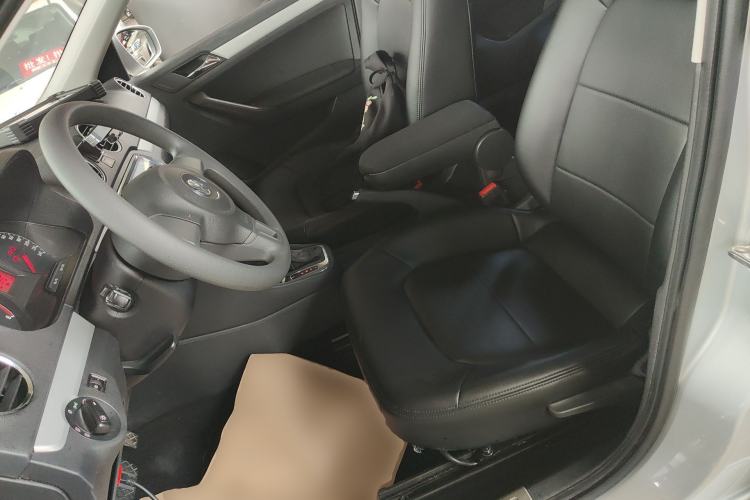 Used Volkswagen Jetta 2015 Value Edition 1.6L Automatic Comfort Version Left Front Seat