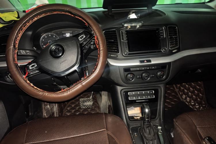 Used Volkswagen Sharan 2016 380TSI Comfort Edition 7-Seater Center Console