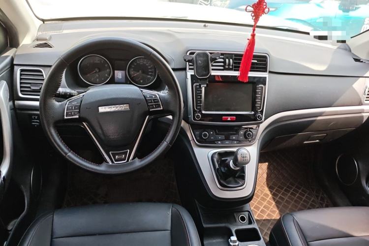 Used Haval M6 2019 1.5T Manual Two-Wheel Drive Elite Version China VI Standard Center Console