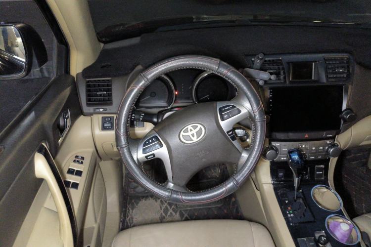Used Toyota Highlander 2012 2.7L Two-Wheel Drive 7-Seater Luxury Edition Steering Wheel