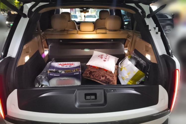 Used Land Rover Range Rover 2023 3.0 L6 400 PS Prestige Seven-Seater Extended Version
