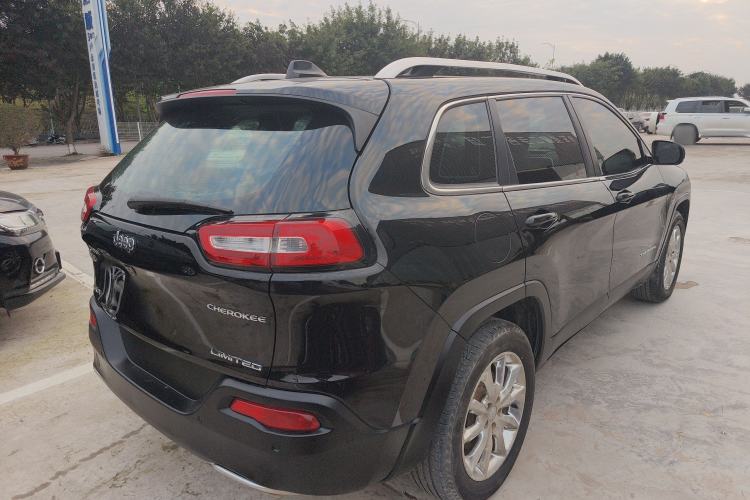 Used Jeep Cherokee 2016 2.4L Superior Edition
