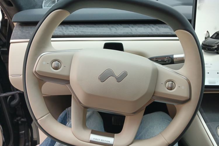 Used ONVO Luxeed L90 2025 Model—Max Six-Seater Version