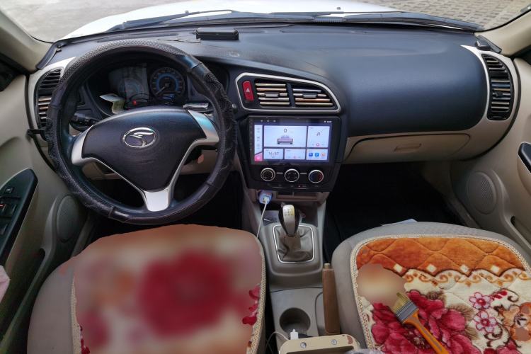 Used Soueast V3 Lingyue 2015 1.5L Manual Happiness Edition Center Console