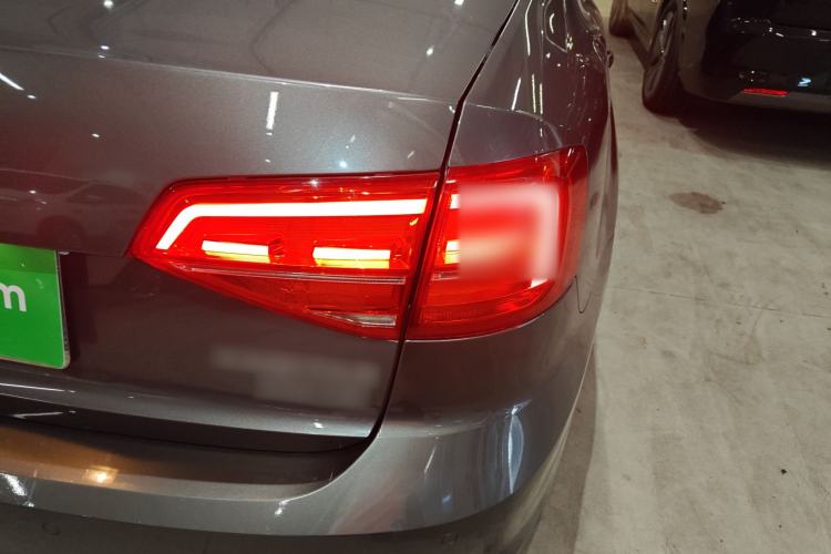 Used Volkswagen Sagitar 2015 230TSI Automatic Luxury Model
