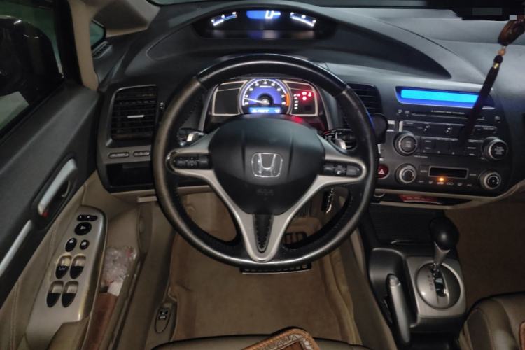 Used Honda Civic 2009 1.8L automatic luxury edition
