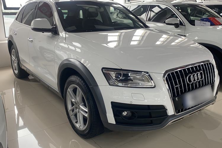 Used Audi Q5 2018 Collector's Edition 40 TFSI Technology Model
