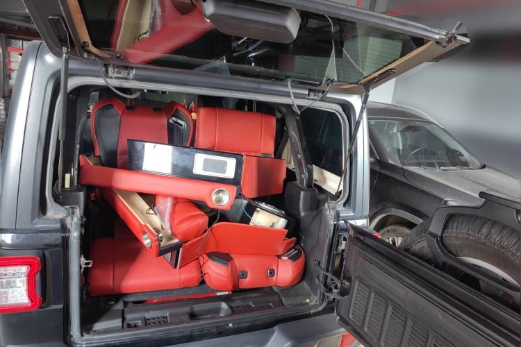 Used Jeep Wrangler 2019 2.0T Sahara Four-Door Version China VI Emission Standard Trunk