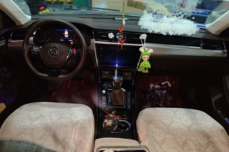 Used Volkswagen Phideon 2021 380TSI Luxury Edition Center Console