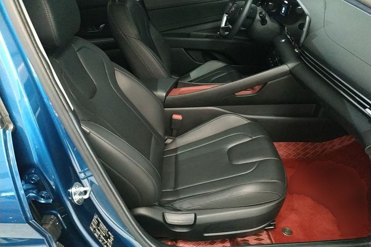 Used Hyundai Elantra 2021 1.5L CVT LUX Prestige Edition Right Front Seat