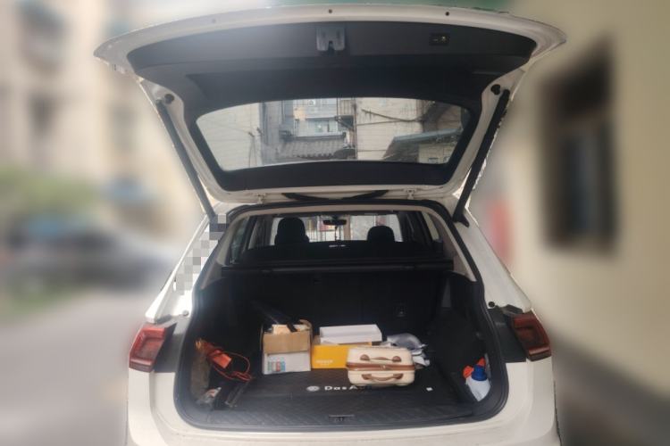 Used Volkswagen Tiguan L 2017 380TSI Automatic All-Wheel-Drive Luxury Edition Trunk