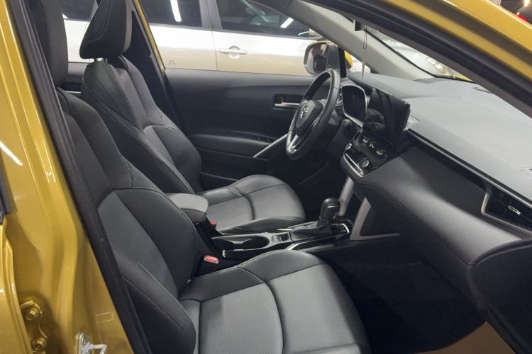 Used Toyota FRONTLANDER 2023 2.0L Smart Electric Hybrid Dual-Engine Deluxe Version Interior 3