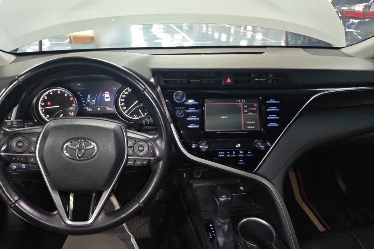 Used Toyota Camry 2018 2.0G Luxury Edition

