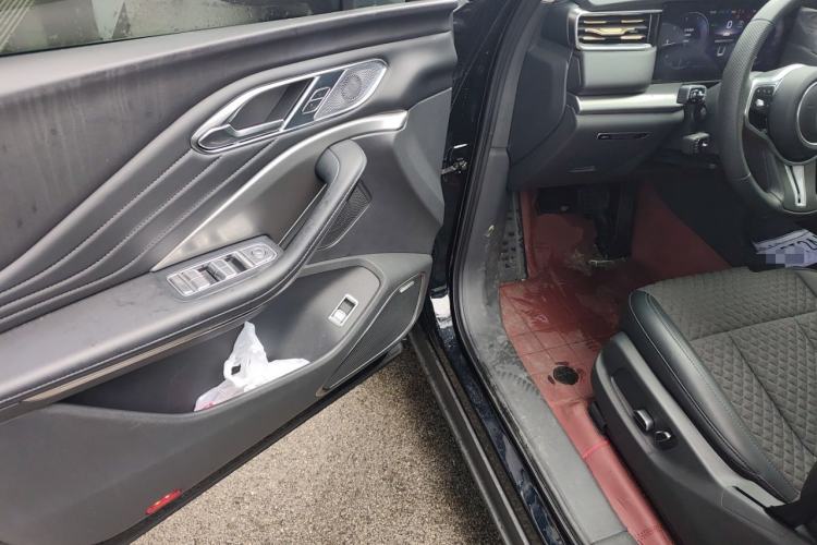 Used Hongqi HS7 2024 2.0T Automatic Two-Wheel Drive Flagship Edition Five Seats Driver Seat