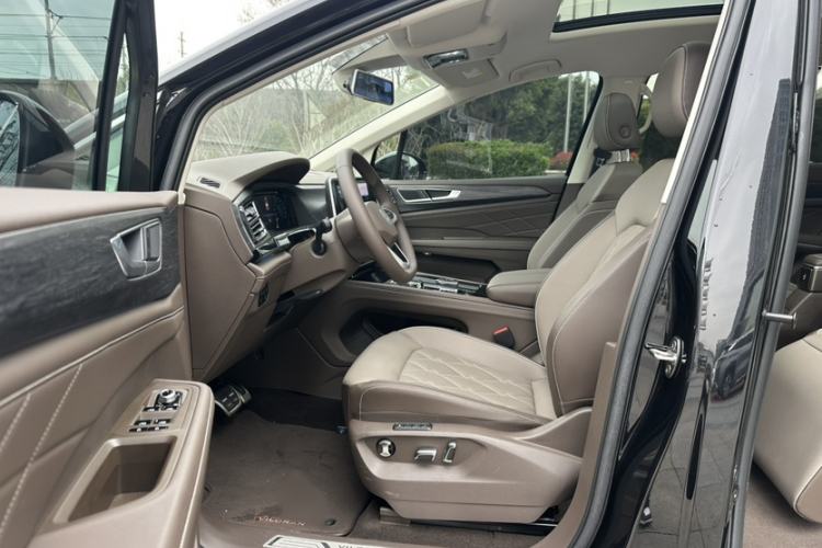 Used Volkswagen Viloran 2024 380TSI Premium Edition Interior 3