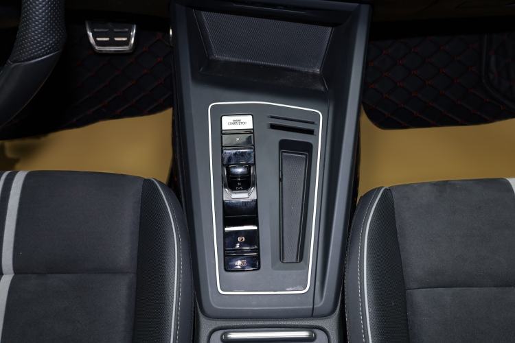 Used Volkswagen Golf 2021 280TSI DSG R-Line Interior 5