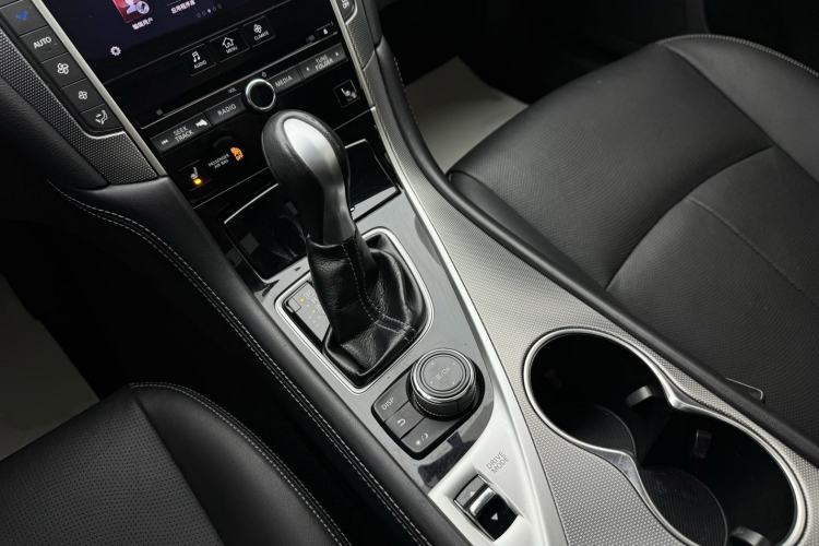 Used Infiniti Q50 2014 3.7L Comfort Edition Gear Lever
