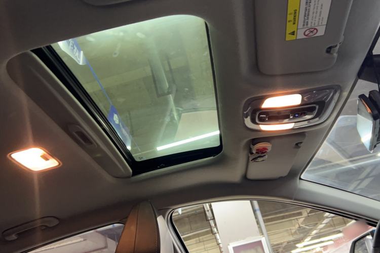 Used Hyundai Elantra 2022 1.5L CVT LUX Prestige Edition Interior 10