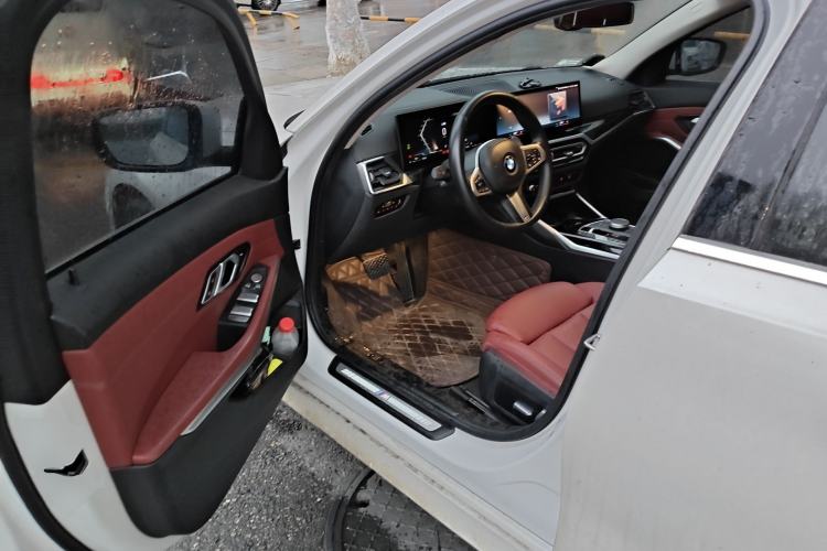 Used BMW 3 Series 2023 320i M Sport Package Interior 3