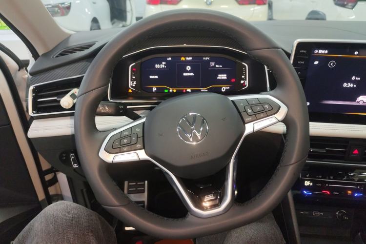 Used Volkswagen Tiguan L 2024 Outstanding Model 330TSI Automatic Two-Wheel Drive R-Line Dragon Glory Edition Steering Wheel