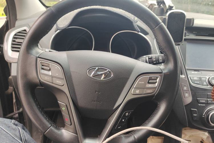 Used Hyundai Santa Fe 2015 2.4L Automatic Two-Wheel Drive Smart Version 5 Seats
