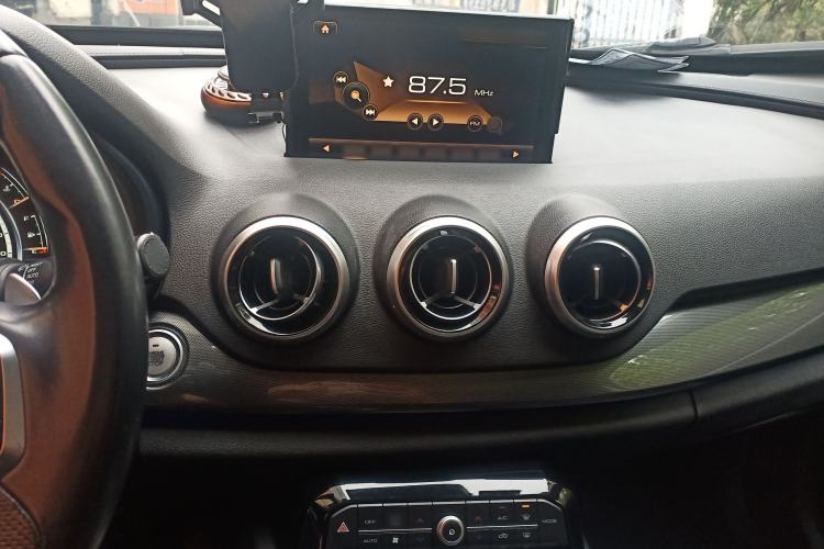 Used Wey VV7 2017 2.0T Ultra-Luxury Version Center Console