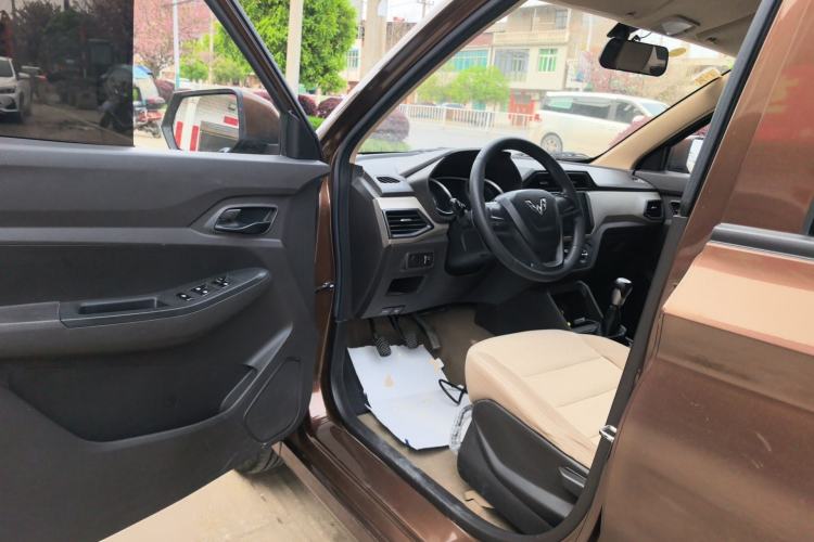 Used Wuling Hongguang 2018 1.5L S Standard Version L2B Driver Seat