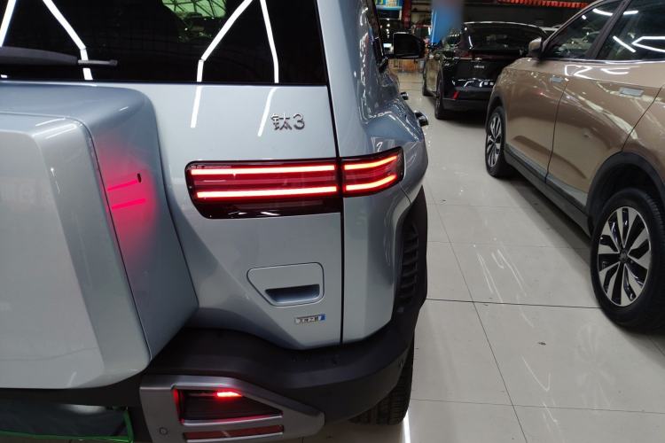 Used Formula Leopard Titanium 3 2025 501 km Range Rear-Wheel Drive Intelligent Driving Pro Version Right Rear Taillight