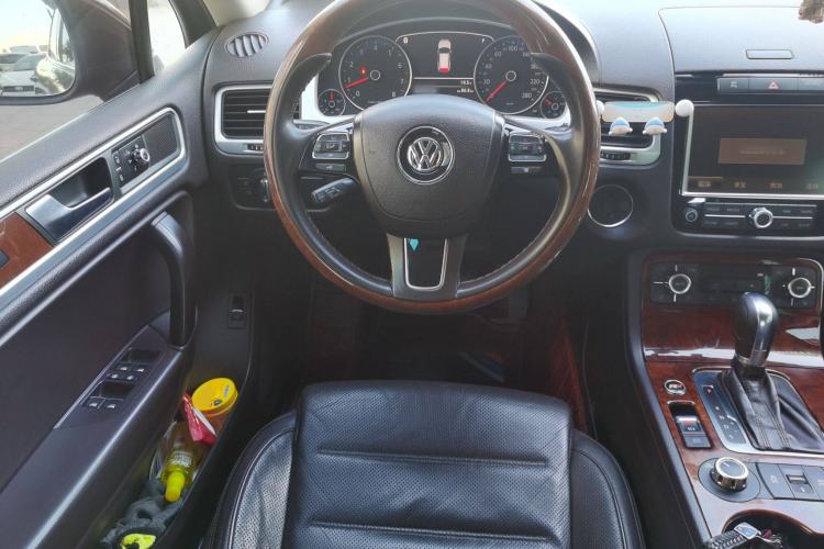 Used Volkswagen Touareg 2011 3.0 TSI High-End Version Steering Wheel