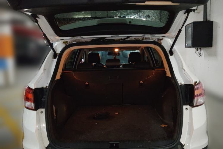 Used Dongfeng Aeolus AX7 2015 2.0L Manual Zhiyue Model Trunk