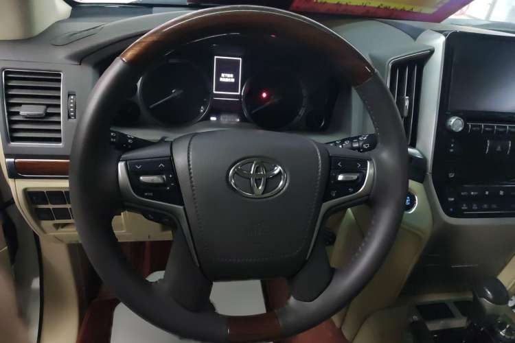 Used Toyota Land Cruiser (Parallel Import) 2016 5.7L Automatic/Manual Transmission EX-R Middle East