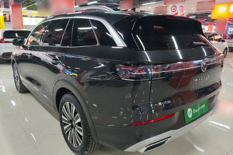 Used Volkswagen Tavendor 2023 330TSI Luxury Touring Edition
