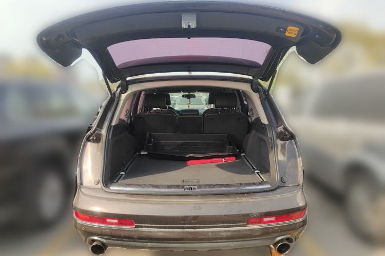 Used Audi Q7  Trunk