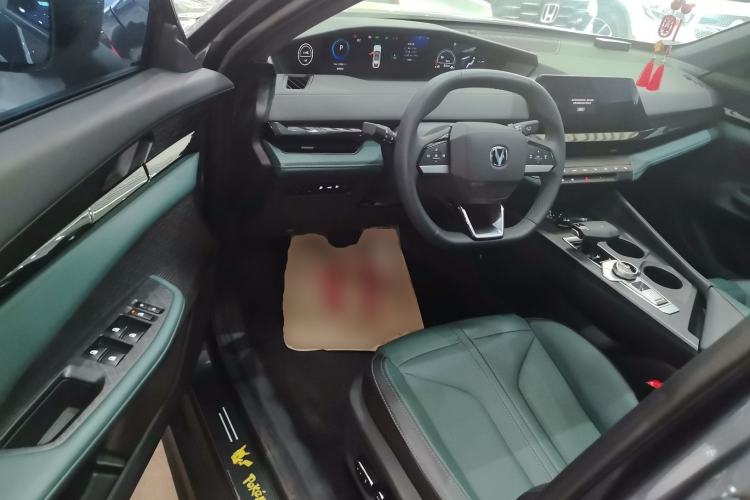 Used Changan UNI-V iDD 2024 Blue Whale Smart Electric iDD 136km ZhiKu Model
