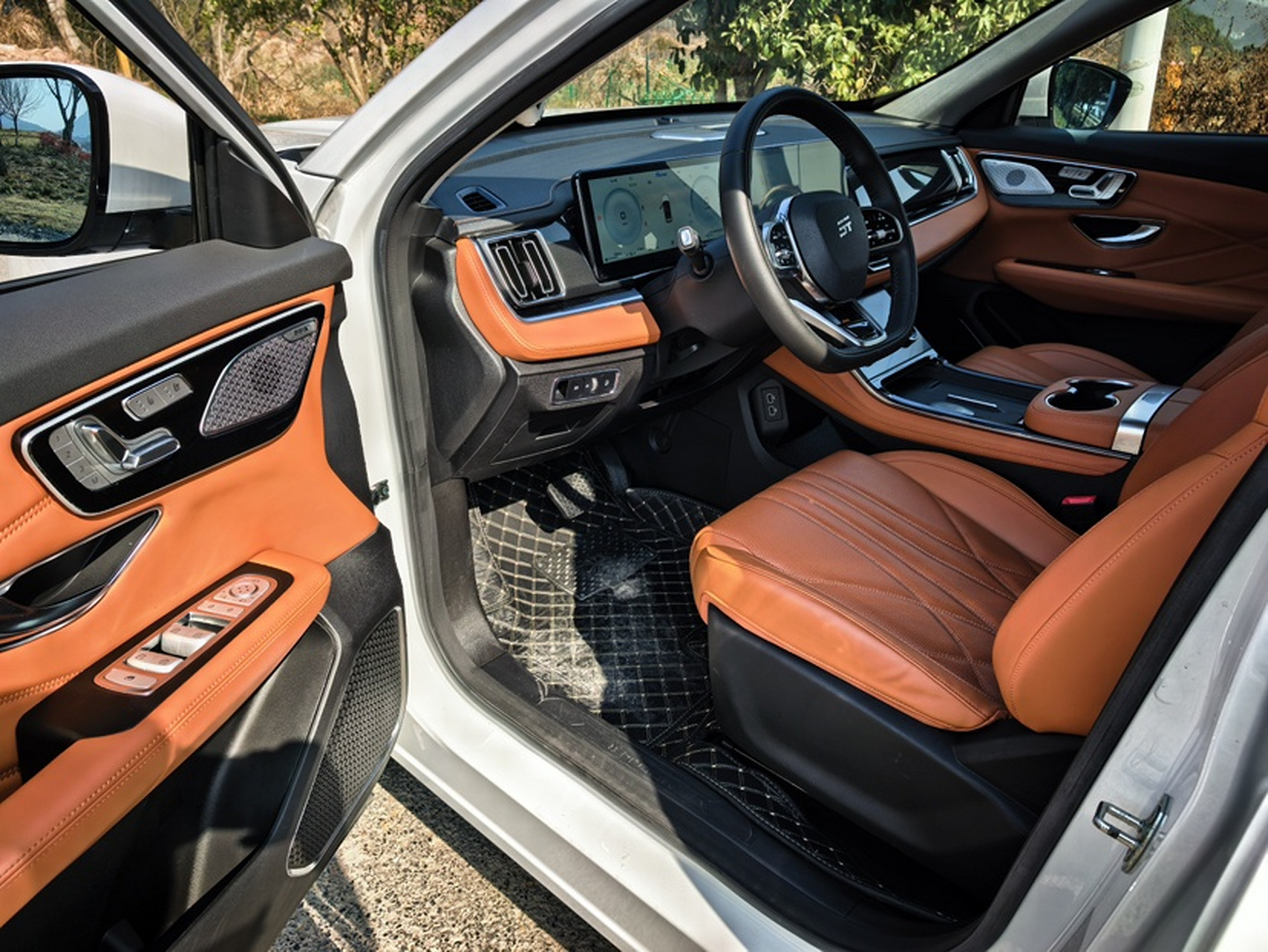 Переднее сиденье в автомобиле